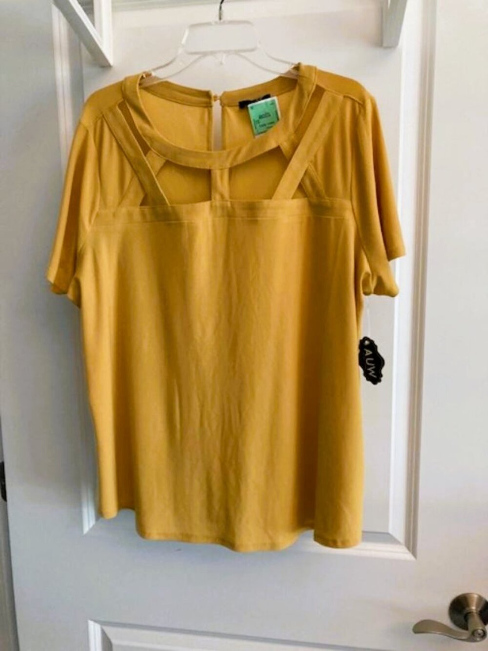 AUW Top- New with tags- 2X